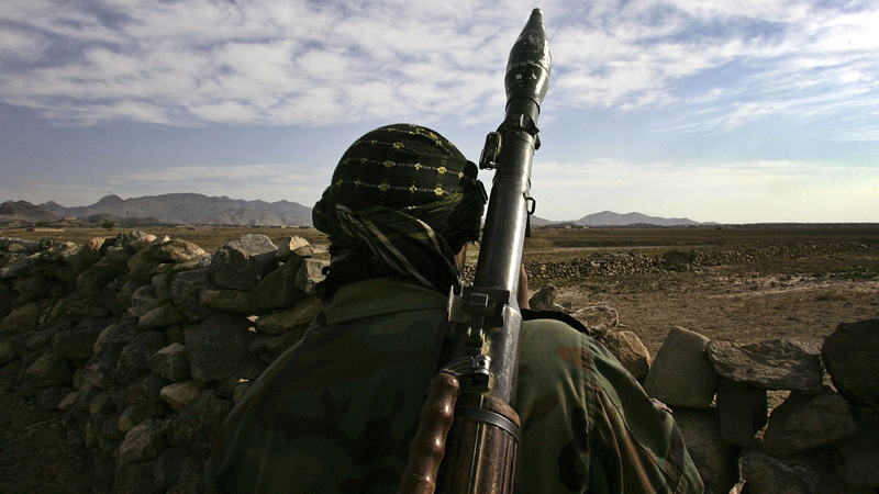 Imagem ilustrativa de soldado afegão em guerra contra o Talibã, no ano de 2006 - Getty Images