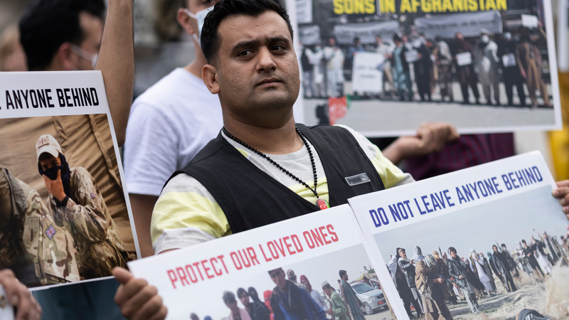 Na Inglaterra, manifestantes pedem auxílio do governo para salvar a população afegã - Getty Images