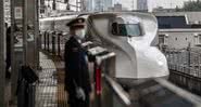 Imagem ilustrativa de estação de trem no Japão - Getty Images