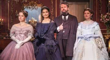 Leopoldina (Bruna Griphao), a imperatriz Teresa Cristina (Leticia Sabatella), Dom Pedro II (Selton Mello) e Isabel (Giulia Gayoso) - Divulgação / Globo