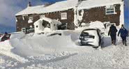 60 pessoas estão presas no estabelecimento - Divulgação / Facebook / North Yorkshire Weather Updates