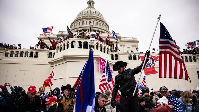 Apoiadores de Trump durante invasão ao Capitólio - Getty Images