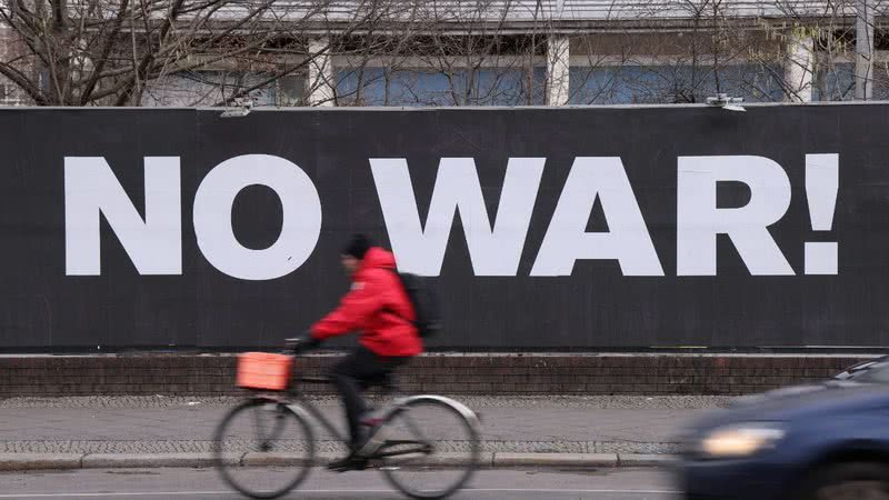 Frase contra a guerra, na capital alemã - Getty Images