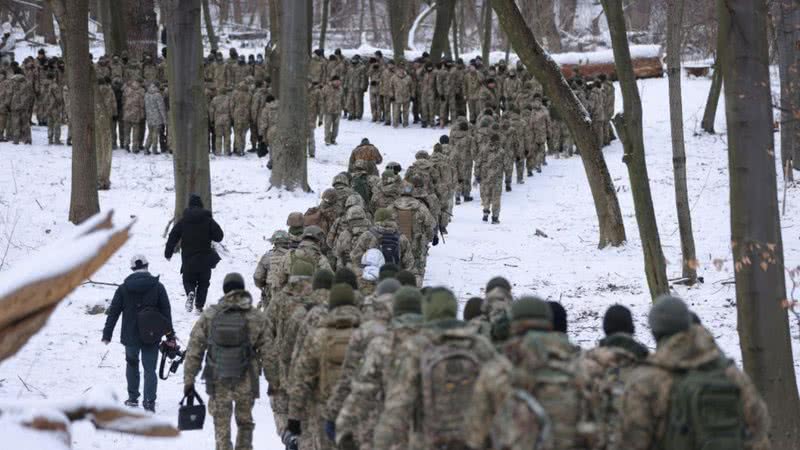 Soldados ucranianos em Kiev - Getty Images