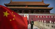 Soldado chinês à frente da Porta de Tiananmen, em Pequim - Getty Images