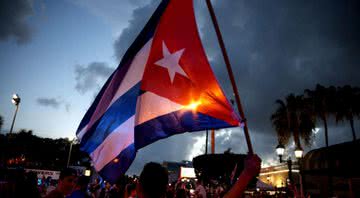 Pessoas em protesto pela liberdade em Cuba - Getty Images