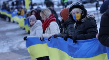 Pessoas se manifestam contra a guerra, em Kiev - Getty Images