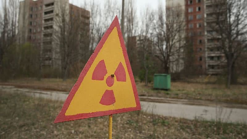 Placa indicando área de radiação na Ucrânia - Getty Images