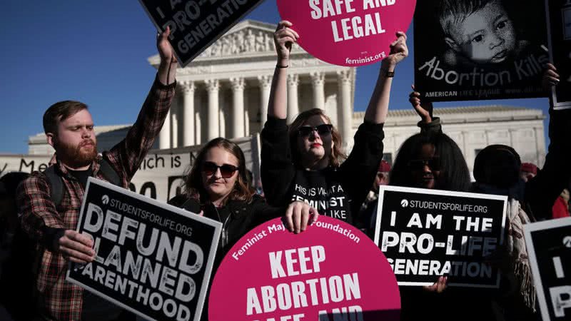 Manifestantes defendem o aborto legal nos EUA - Getty Images