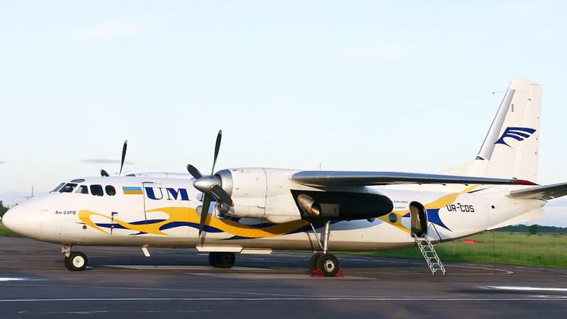 Avião de modelo Antonov An-24 - Wikimedia Commons / Elke Wetzig