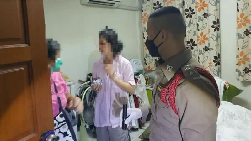 Mulher foi resgatada pela polícia após três dias - Divulgação / Facebook / Delegacia de Polícia de Nakhon Baal