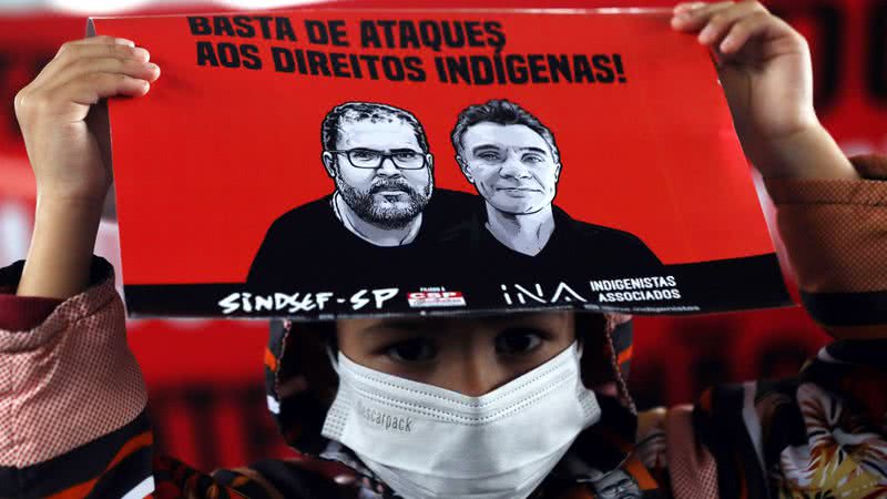 Cartaz pede justiça por Dom e Bruno - Getty Images