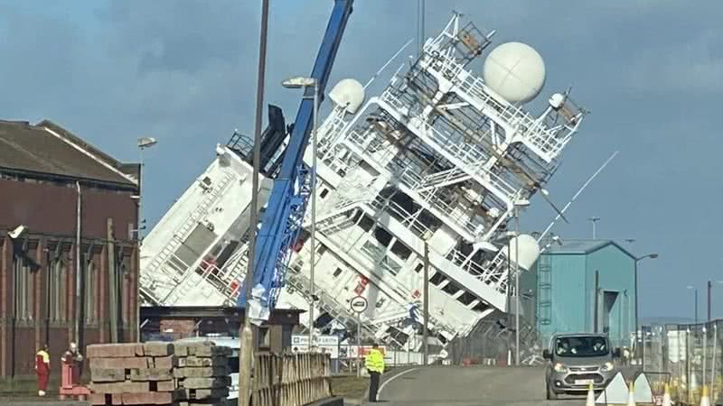 Navio tombou em Edimburgo - Divulgação / Redes sociais