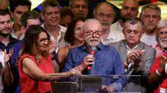 O presidente Lula ao lado de Janja - Getty Images