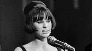 A cantora Astrud Gilberto no ano de 1966 - Wikimedia Commons / Kroon, Ron / Anefo