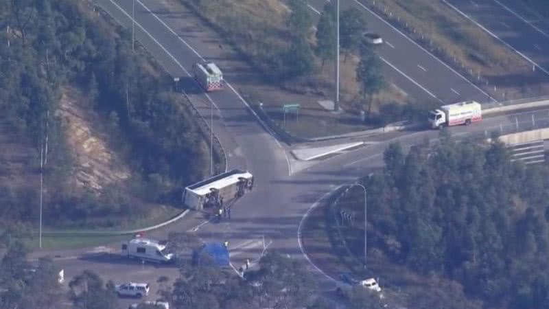 Ônibus capotou, levando 10 pessoas a óbito - Divulgação / Twitter