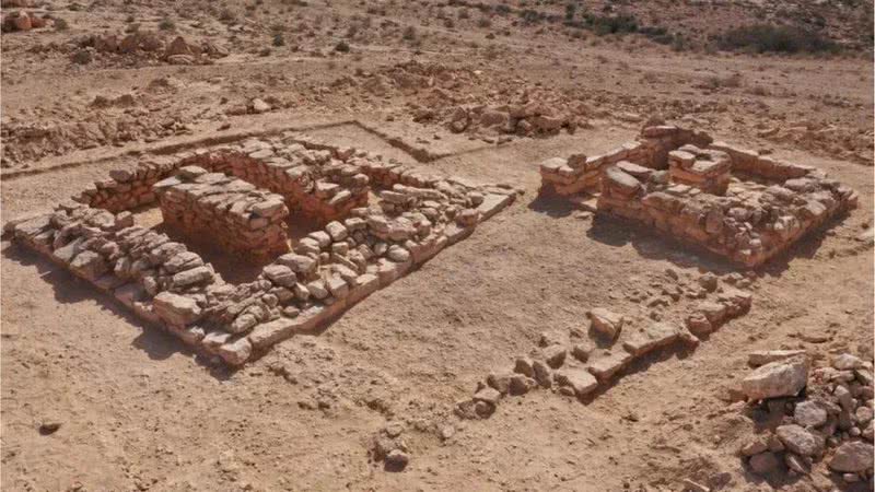 Tumbas encontradas no deserto de Negev - Divulgação / Emil Aladjem