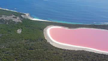 Lago Hillier, localizado na Austrália - Wikimedia Commons / Yodaobione