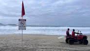 Bombeiros na praia de Ipanema durante as buscas pelo adolescente - Divulgação/Corpo de Bombeiros