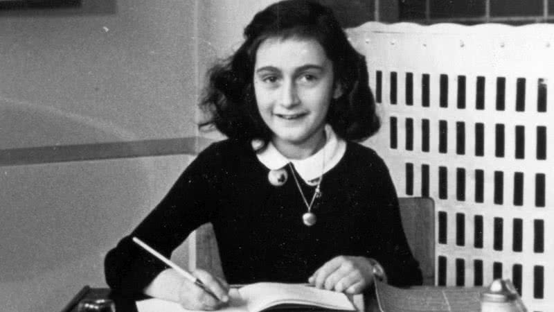 Anne Frank por volta de 1940 - Wikimedia Commons/Casa de Anne Frank