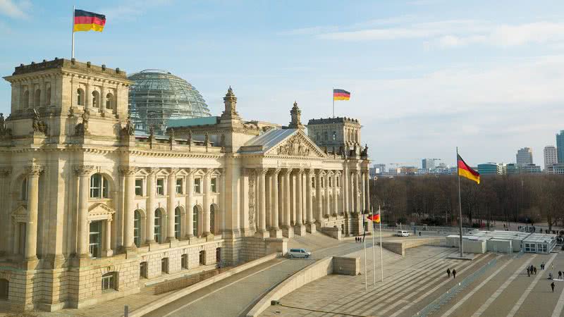 Bundestag, o parlamento alemão, em Berlim - Imagem de Kevin Schneider por Pixabay