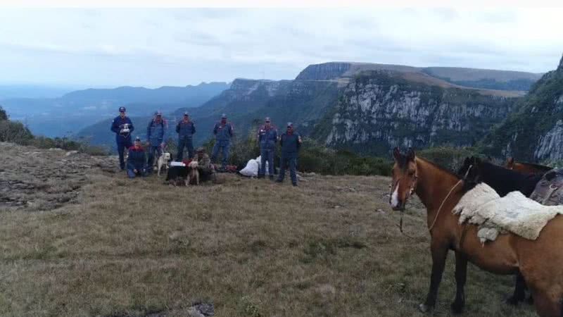 Imagem do resgate dos cães na Serra Catarinense - Reprodução/Corpo de Bombeiros de Santa Catarina