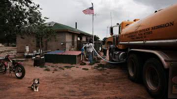 Fornecimento de água para pequeno vilarejo na Índia - Getty Images