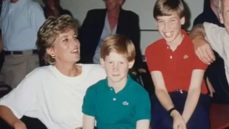 Diana ao lado de seus filhos, os príncipes William e Harry - Divulgação/The Passage