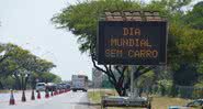 Letreiro onde lê-se "Dia Mundial Sem Carro", comemorado em 22 de setembro - Marcello Casal Jr./ABr via Wikimedia Commons