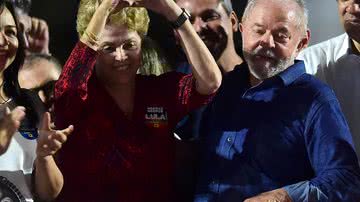 Dilma Rousseff ao lado de Lula em SP - Getty Images