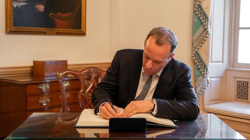 Dominic Raab em seu escritório - Divulgação