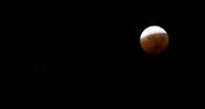 Imagem de um eclipse - Fedaro via Wikimedia Commons