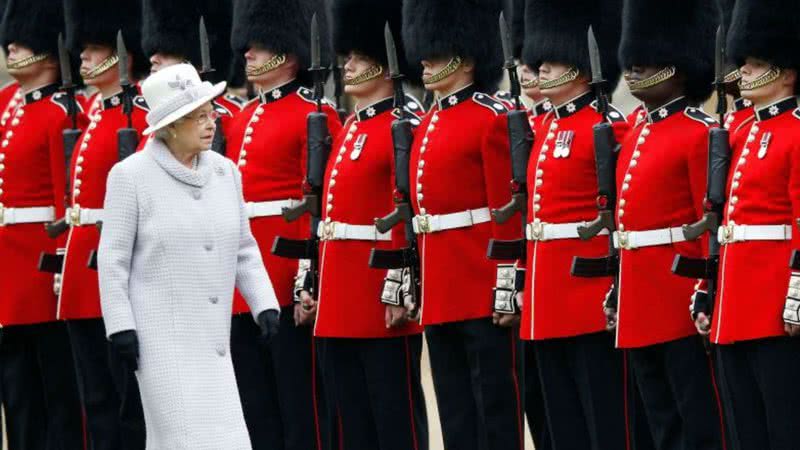 A rainha Elizabeth II em cerimônia - Getty Images