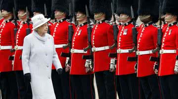 A rainha Elizabeth II em cerimônia - Getty Images