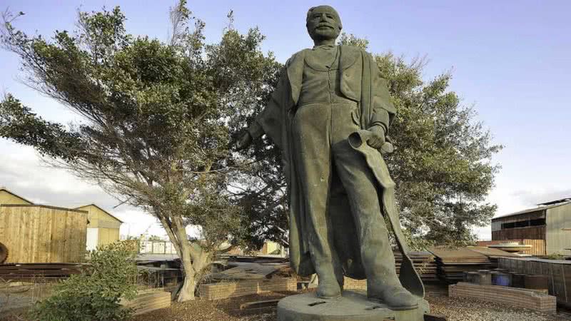 Estátua do engenheiro francês Ferdinand de Lesseps - Divulgação