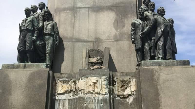 Estátua furtada de monumento em homenagem a Marechal Deodoro, no Rio de Janeiro - Divulgação