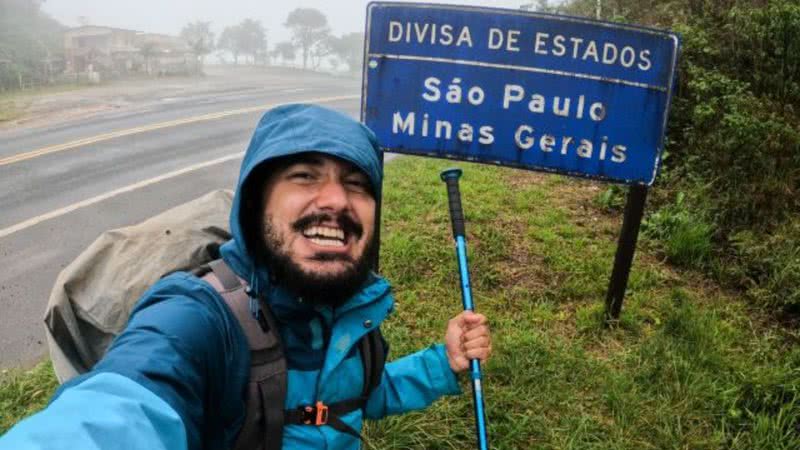 O mochileiro encontrou muita chuva e estradas com buracos - Divulgação