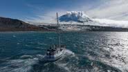 Navio Australis chegando no local da expedição - Divulgação / National Geographic