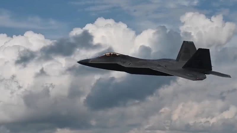 Imagem de um F-22 Raptor, caça fabricado nos Estados Unidos - Reprodução/Vídeo/X/@DeptofDefense