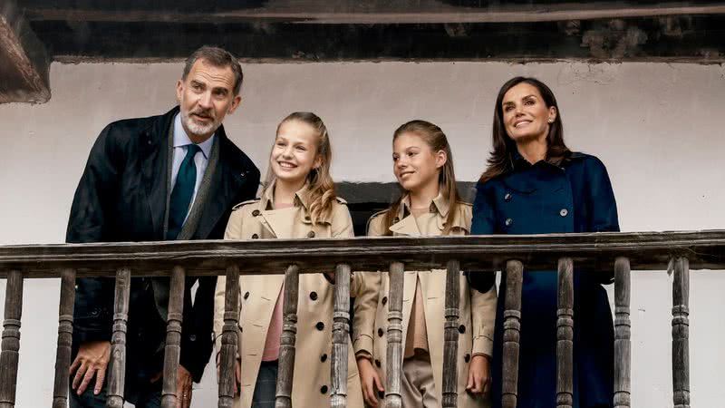 Rei Felipe VI da Espanha com a rainha Letizia e seus filhos, as princesas Leonor e Sofia - Getty Images