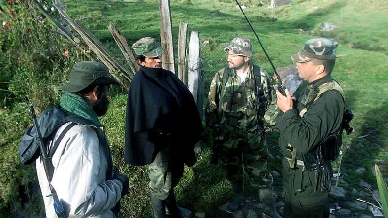 Guerrilheiros da Farc na Colômbia em 2002 - Getty Images