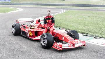 Michael Schumacher utilizou a Ferrari leiloada em nove corridas em 2003 - Divulgação/Twitter: @rmsothebys e @Sothebys