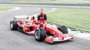 Michael Schumacher utilizou a Ferrari leiloada em nove corridas em 2003 - Divulgação/Twitter: @rmsothebys e @Sothebys