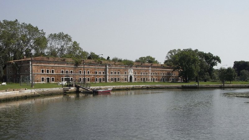 Parte da construção do Forte Marghera - Aisano via Wikimedia Commons