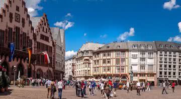 Imagem meramente ilustrativa de rua em Frankfurt - Wikimedia Commons