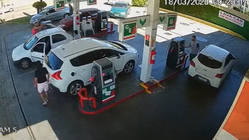 Imagem de câmera de segurança do posto de gasolina onde ocorreu ataque - Reprodução/Vídeo/YouTube