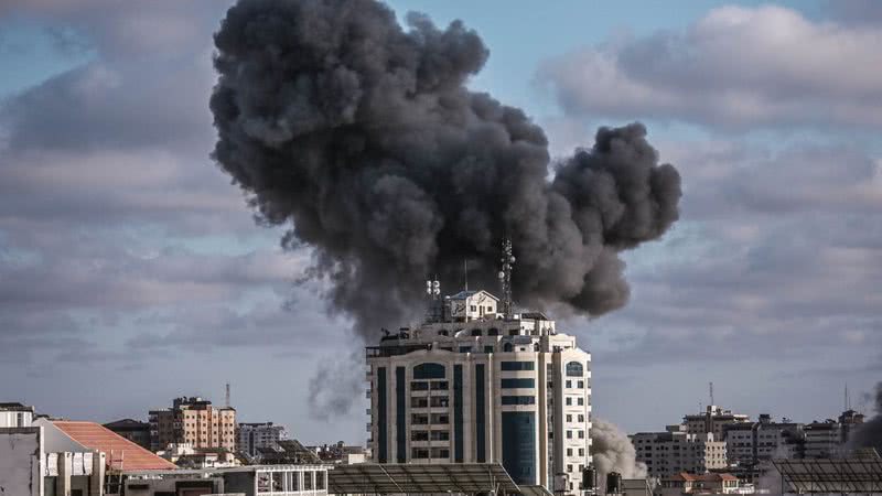 Prédio bombardeado em Gaza, em 17 de maio de 2021 - Getty Images