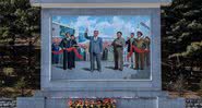 Retratos de  Kim Il-sung e Kim Jong-il - Getty Images