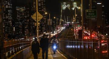 Homenagem feita na Ponte do Brooklyn - Getty Images