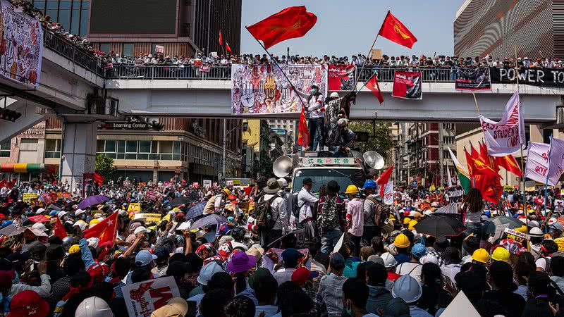 Protestos que ocorreram ontem, 22, em Mianmar - Getty Images